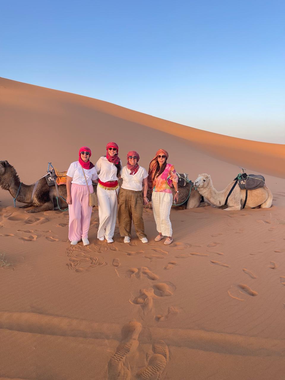 Grupo de mulheres em viagem para Marrocos com a Permita-Se Viver Turismo