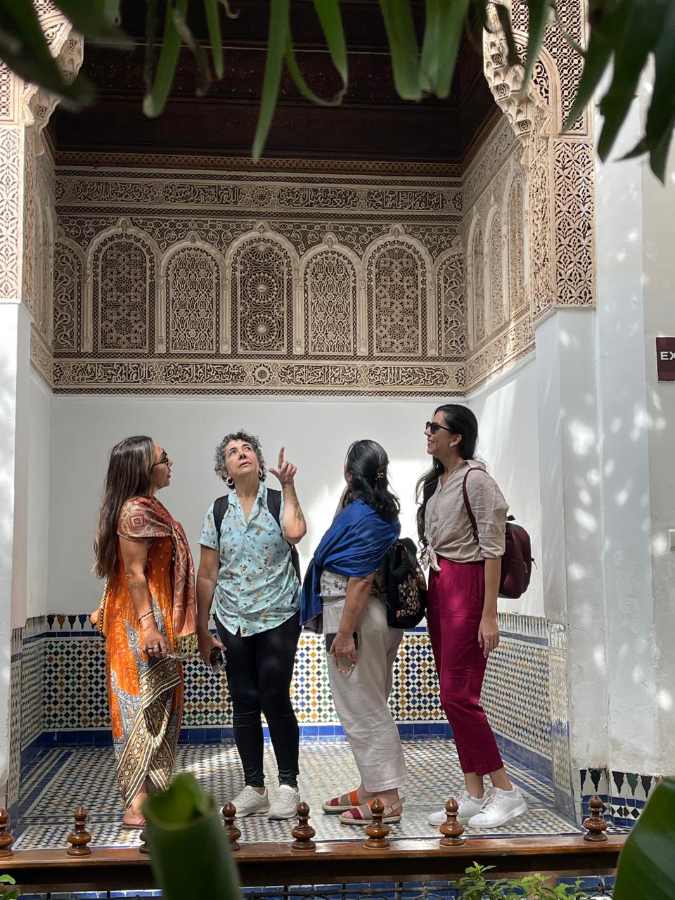 Grupo de mulheres em viagem para Marrocos com a Permita-Se Viver Turismo