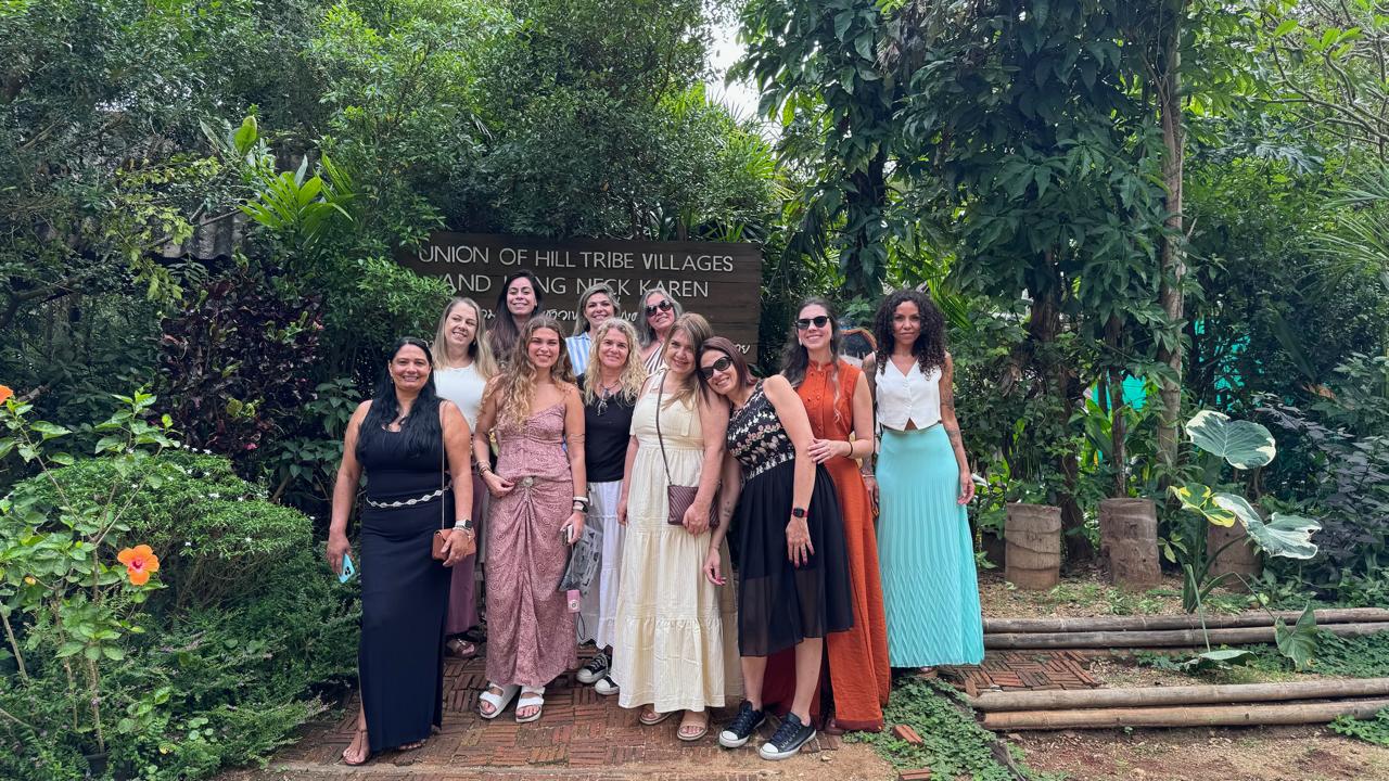 Grupo de mulheres em viagem para Marrocos com a Permita-Se Viver Turismo