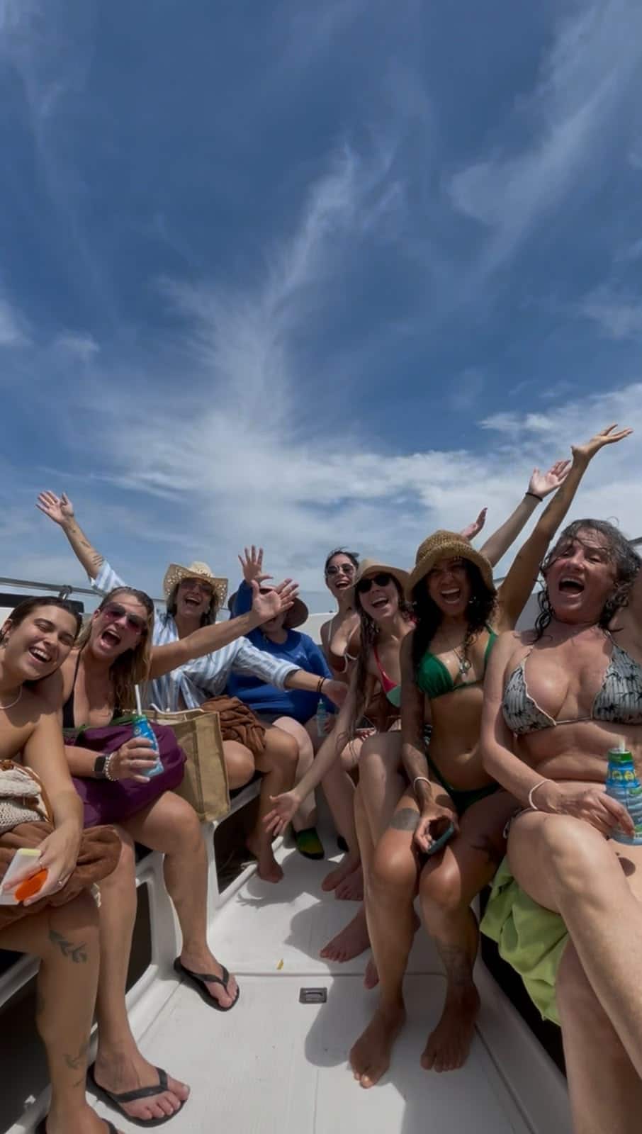 Grupo de mulheres em viagem para a Tailândia e Festival das Lanternas